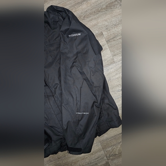 Columbia Women's Black Omni-Tek Titanium Waterproof Jacket-Size Large - Picture 4 of 7